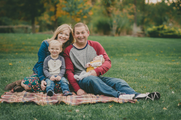 Fall family photo shoot| backyard session | Lake County