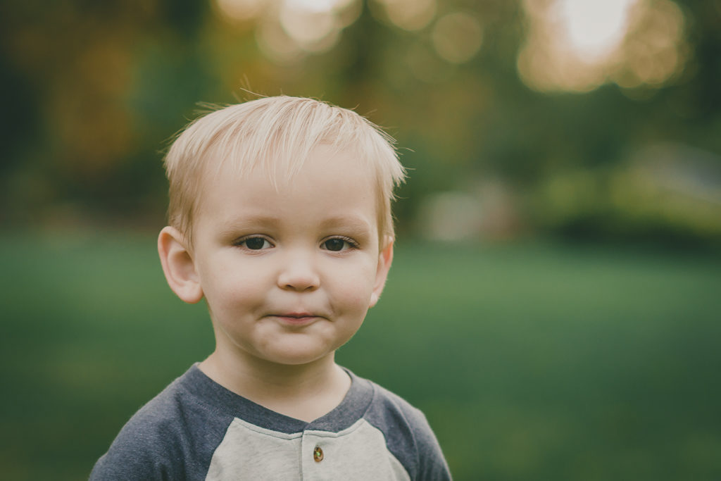 Fall family photo shoot-Newborn-2 year old-two year-Birthday-on location-backyard-session-Ingleside-Illinois-Photographer-Lake County