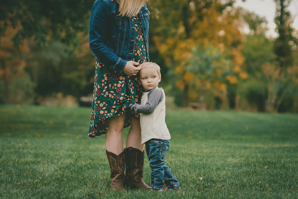 Fall family photo shoot-Newborn-2 year old-two year-Birthday-on location-backyard-session-Ingleside-Illinois-Photographer-Lake County