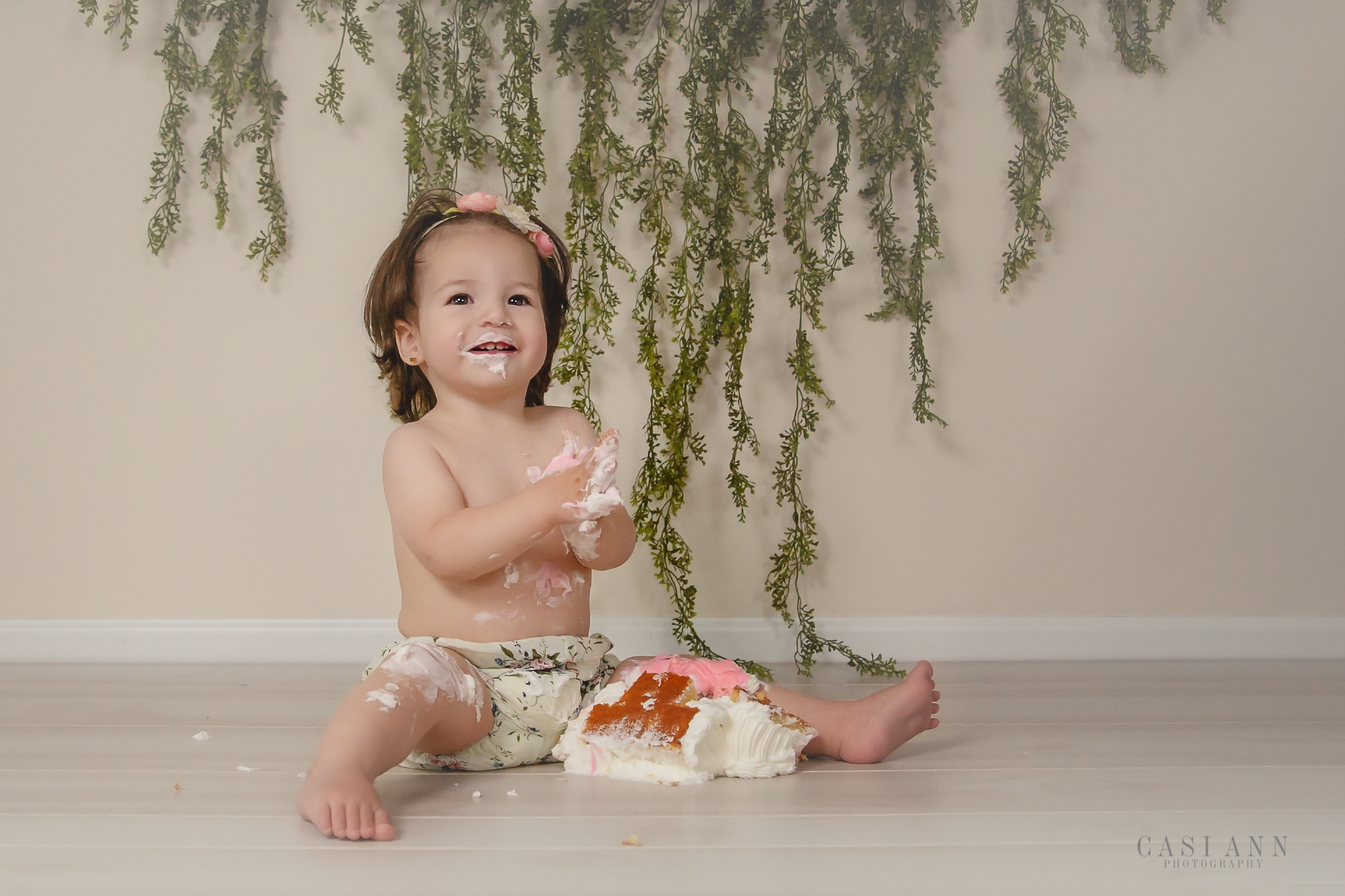 cake smash photographer-mommy and me-daddy and me-sisters-siblings-birthday-Studio-Sitter-Session-Baby-Child-Photography-12 month-Lindenhurst-Illinois