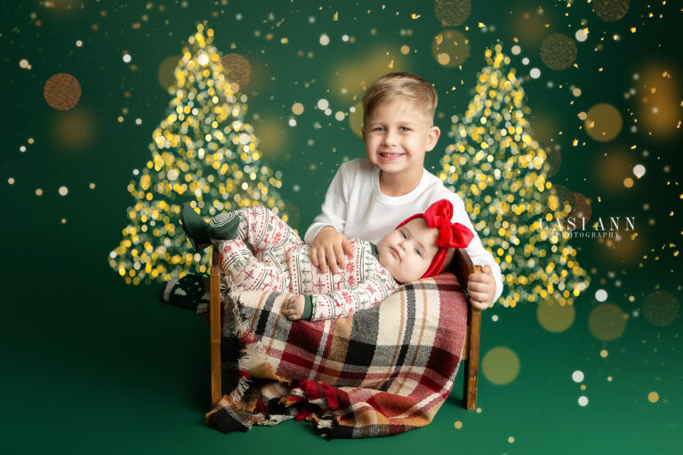 SIBLING CHRISTMAS SESSION | CHILD PHOTOGRAPER | NORTHERN, IL